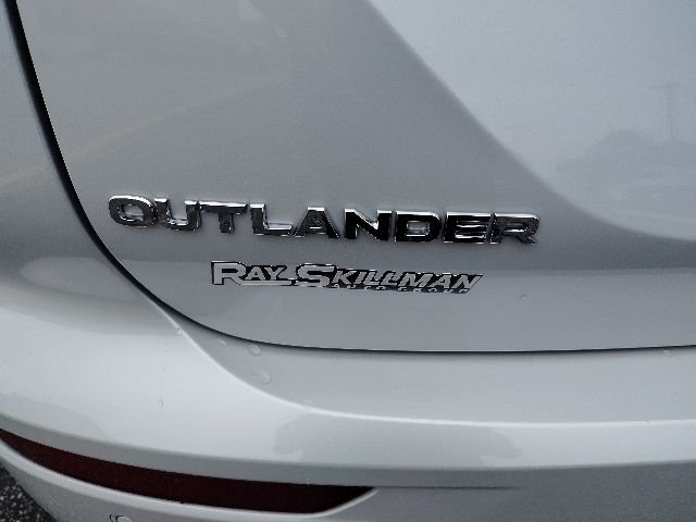 New 2026 White Mitsubishi SE image 37