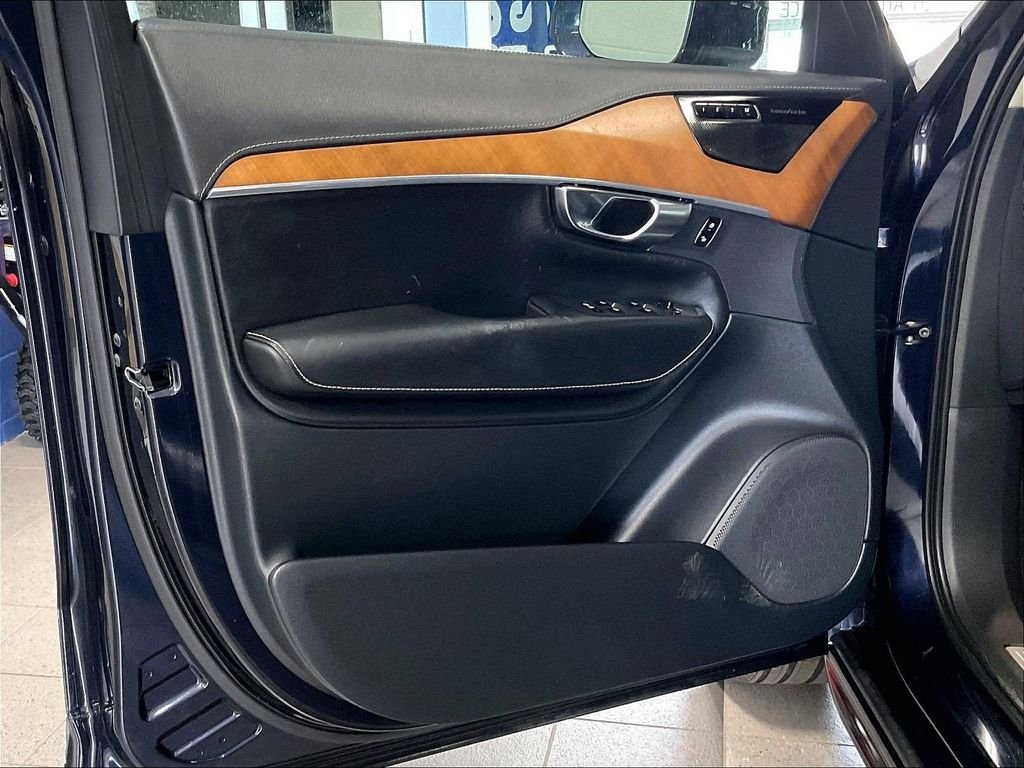 Used 2019 Blue Volvo T6 Inscription image 9