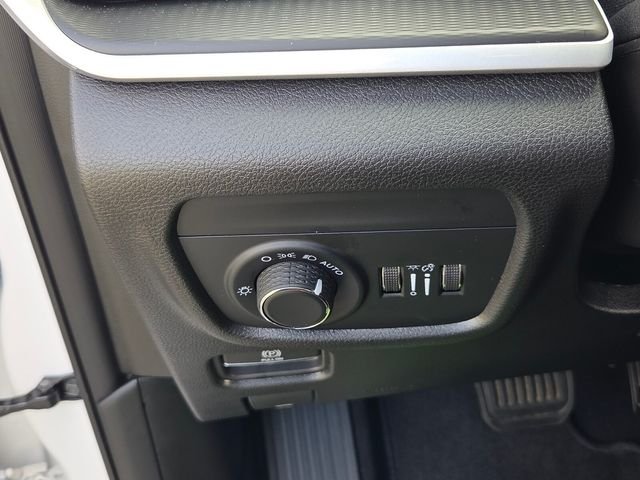 Used 2025 White Jeep Laredo image 24
