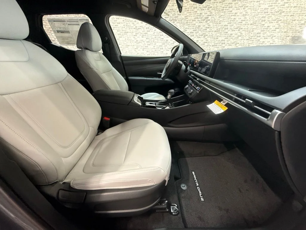 New 2027 Hampton Gray Hyundai SE image 11