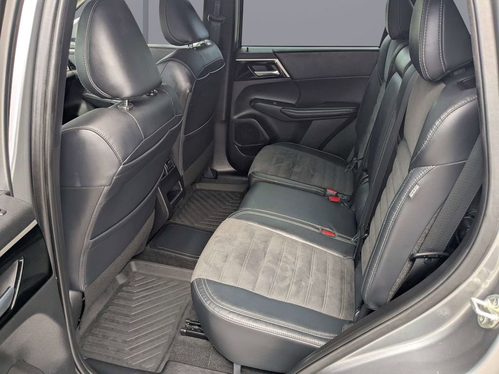 Used 2023 Gray Mitsubishi SE image 14