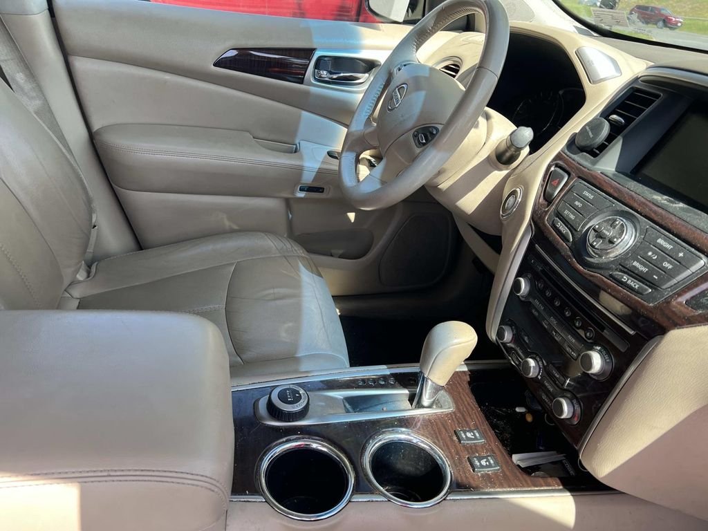 Used 2014 White Nissan SL image 11