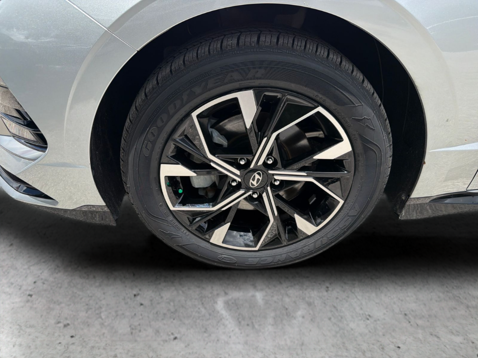 Used 2024 Silver Hyundai SEL image 10