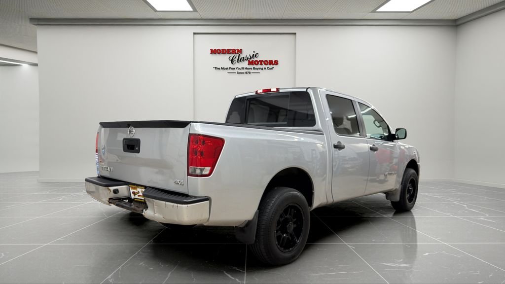 Used 2015 Gray Nissan SV image 7