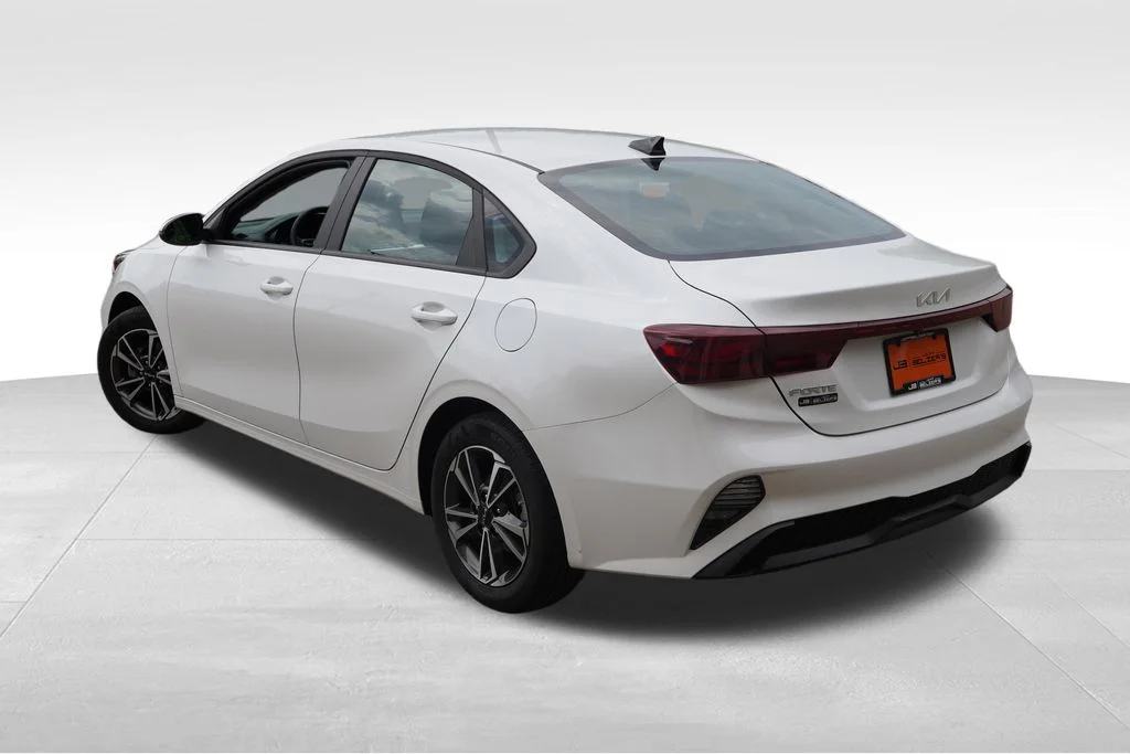 Certified Used 2023 Snow White Pearl Kia LXS image 7