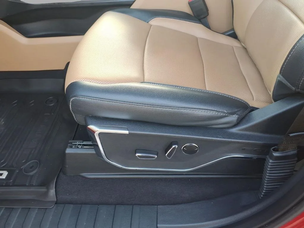 Used 2023 Red Ford Lariat image 16