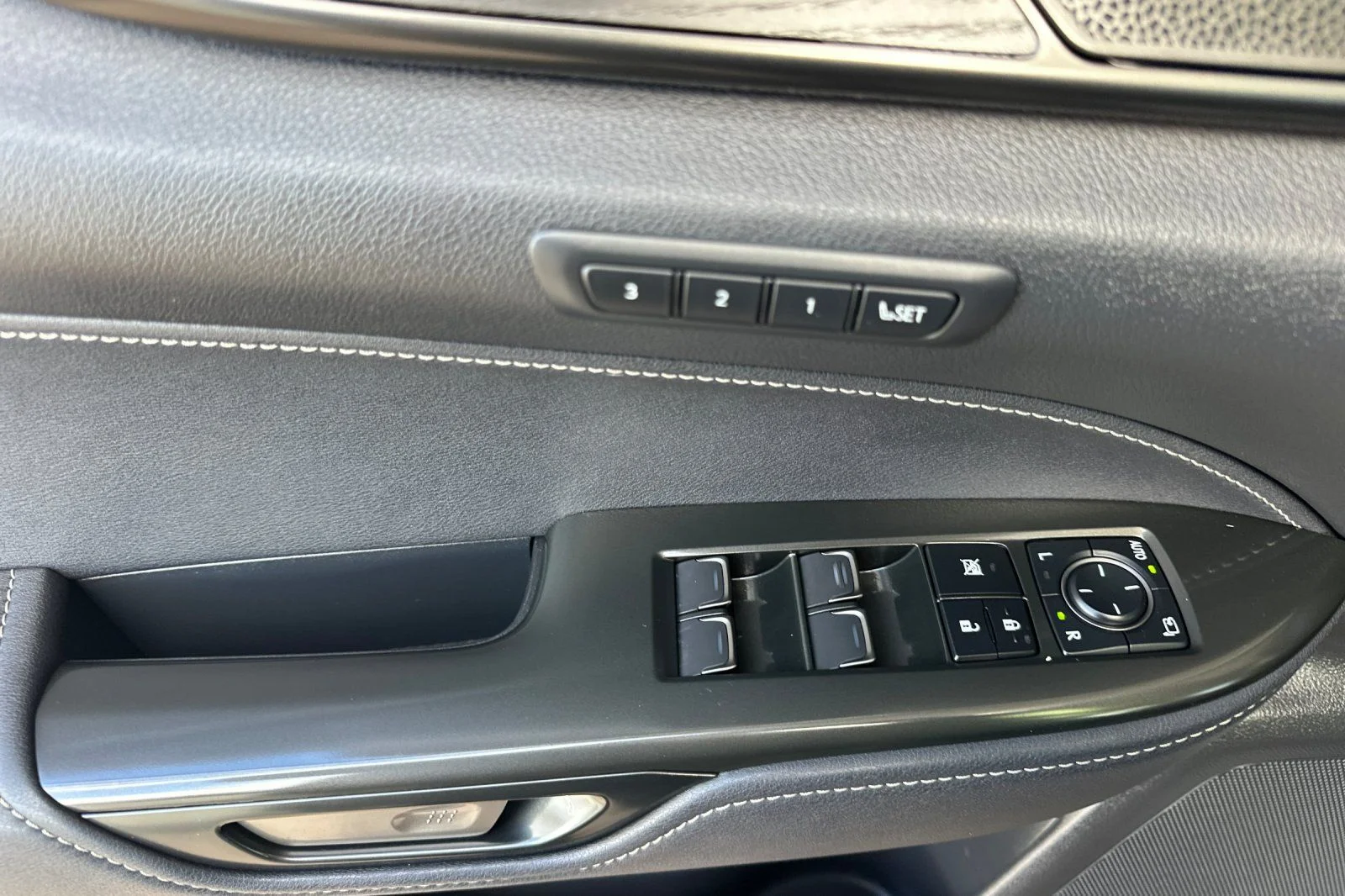 Certified Used 2025 SONIC TITANIUM Lexus 450h+ Luxury image 8