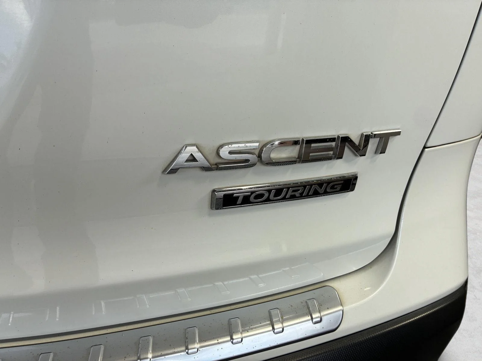 Used 2022 Crystal White Pearl Subaru Touring image 9