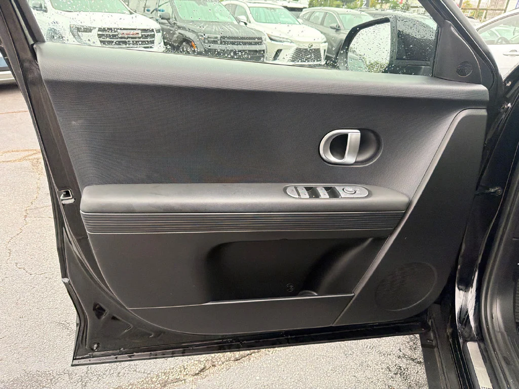 Used 2024 Black Hyundai SEL image 10