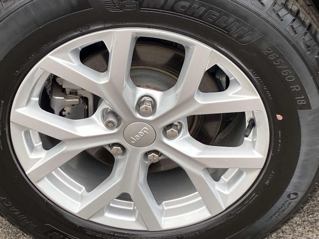 Used 2023 Silver Jeep Limited image 27