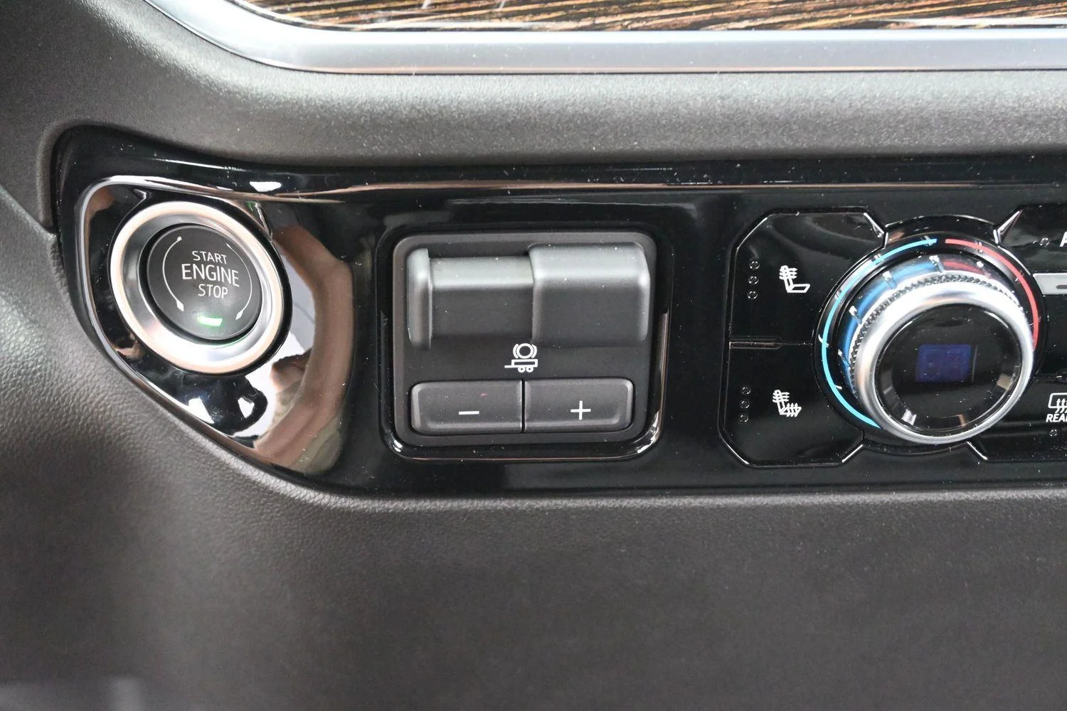 Used 2025 Onyx Black GMC Elevation image 24