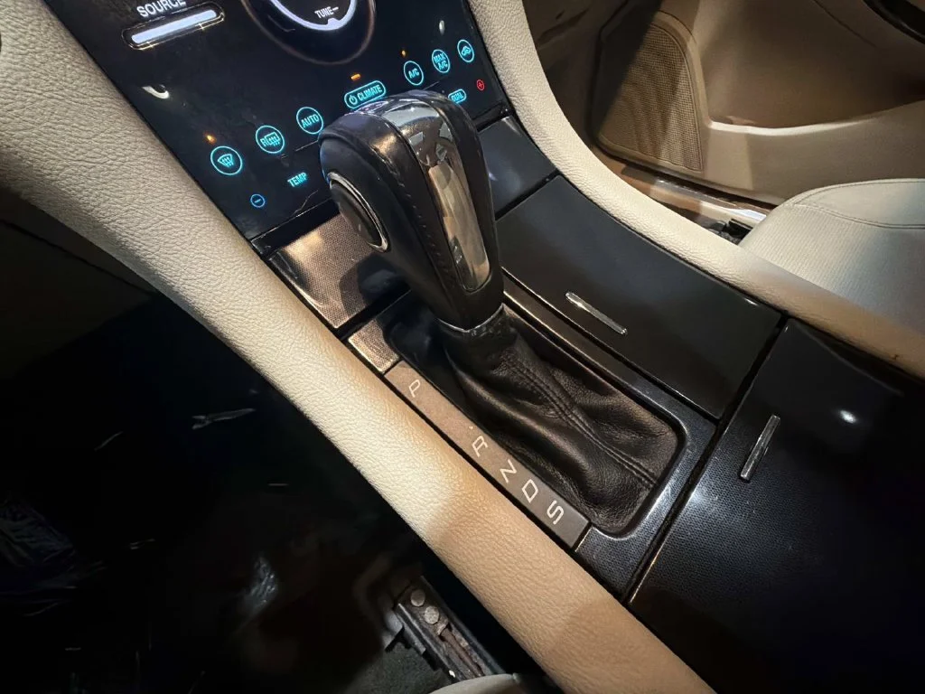 Used 2018 White Ford Limited image 24