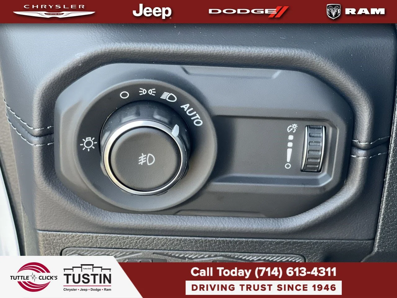 New 2027 Bright White Clear-Coat Paint Jeep Sahara image 29