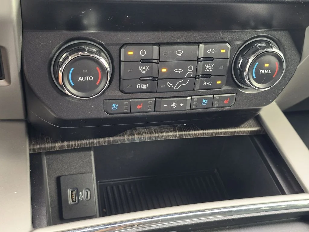 Used 2020 Blue Jeans Metallic Ford LARIAT image 23
