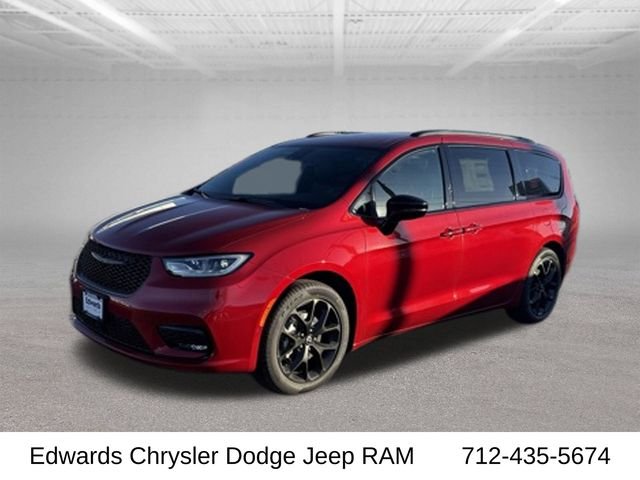 New 2026 Red Hot Pearl-Coat Exterior Paint Chrysler Select image 3