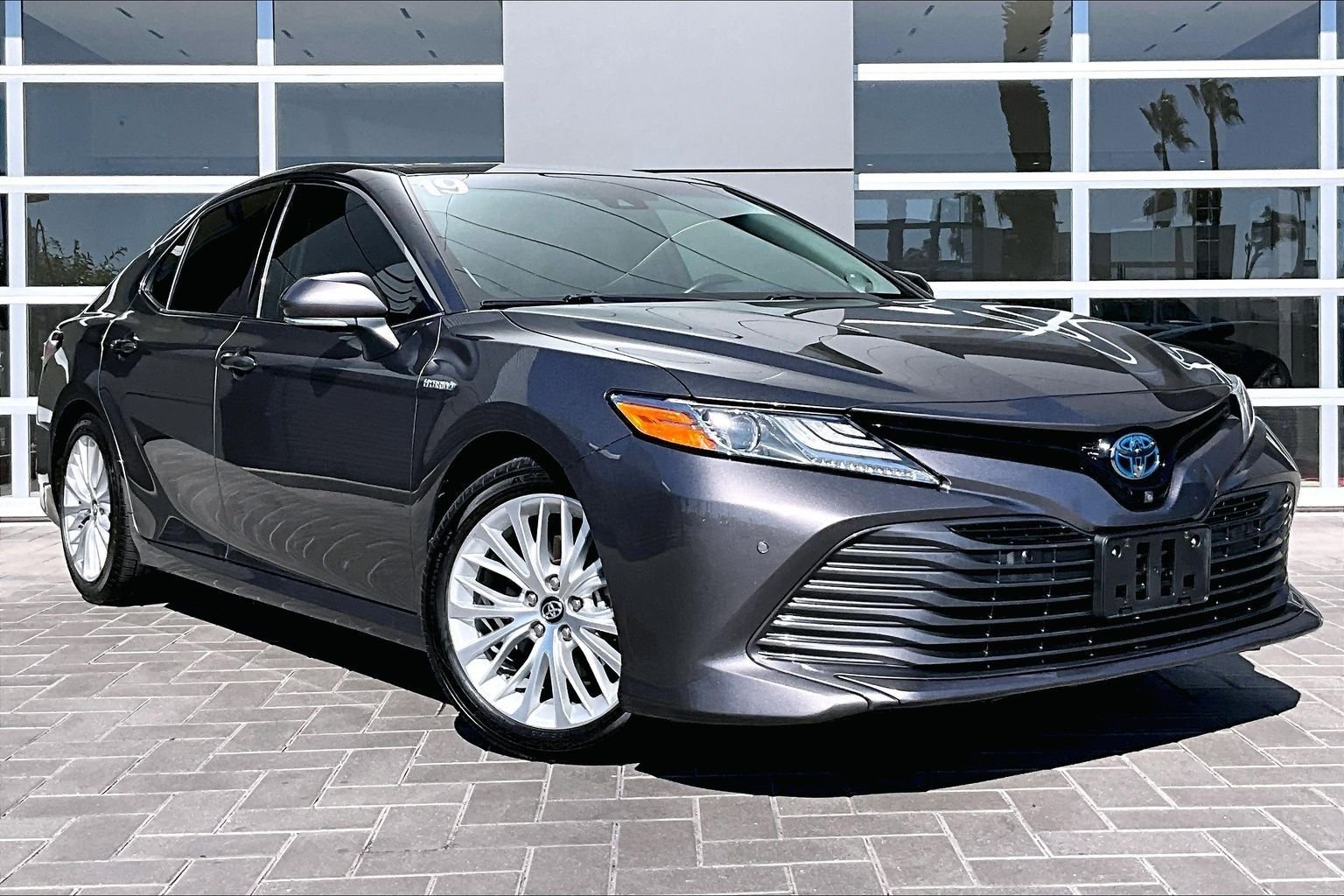 Used 2019 Gray Toyota XLE image 3