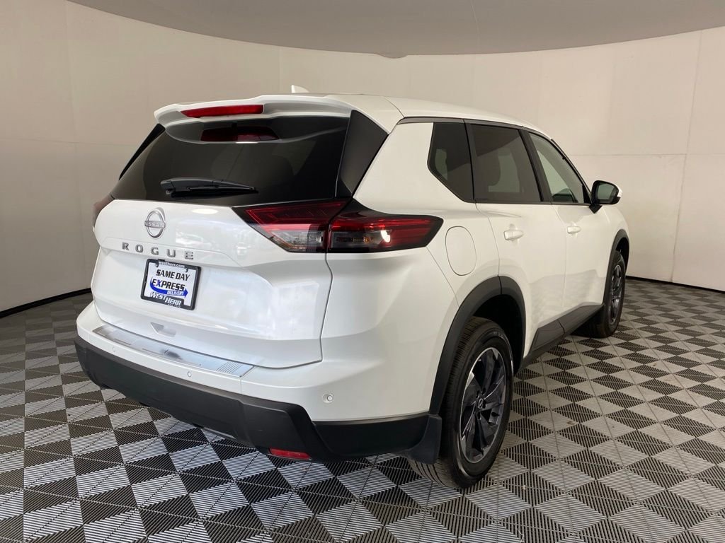 Used 2025 White Nissan SV image 4