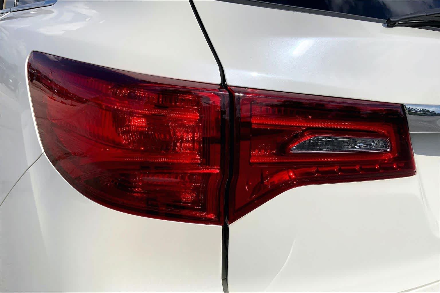 Used 2017 White Diamond Pearl Acura w/Technology Pkg image 28