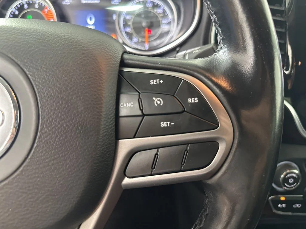 Used 2020 Red Jeep Limited image 27