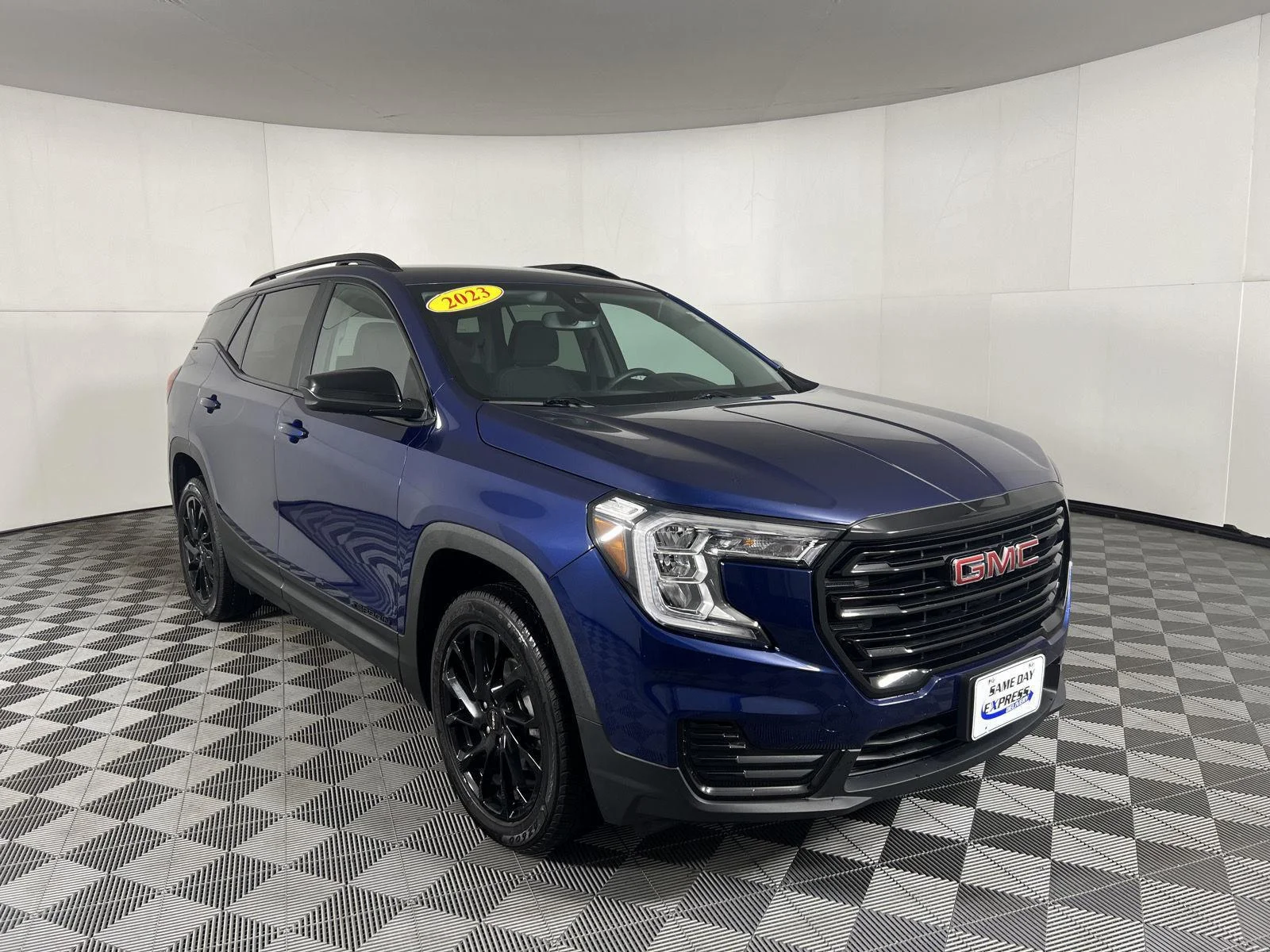 Used 2023 Marine Metallic GMC SLE image 14