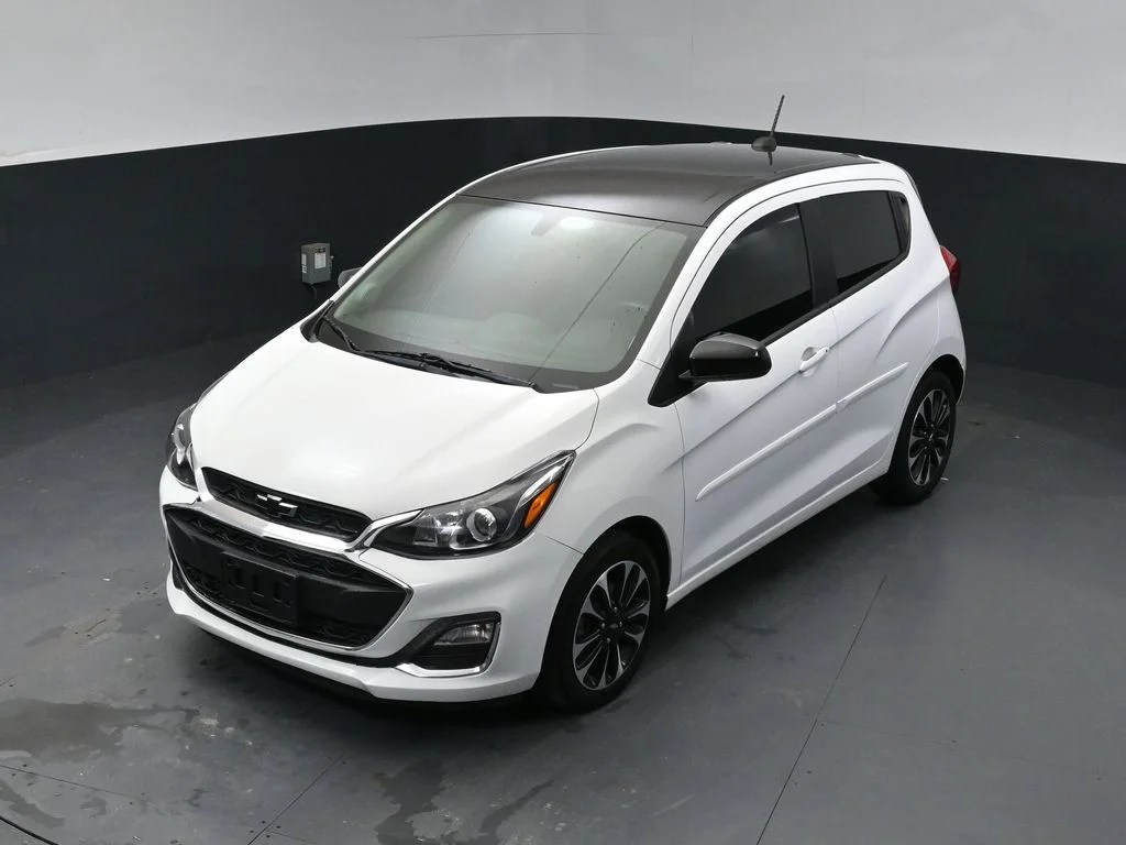 Used 2021 White Chevrolet 1LT image 14