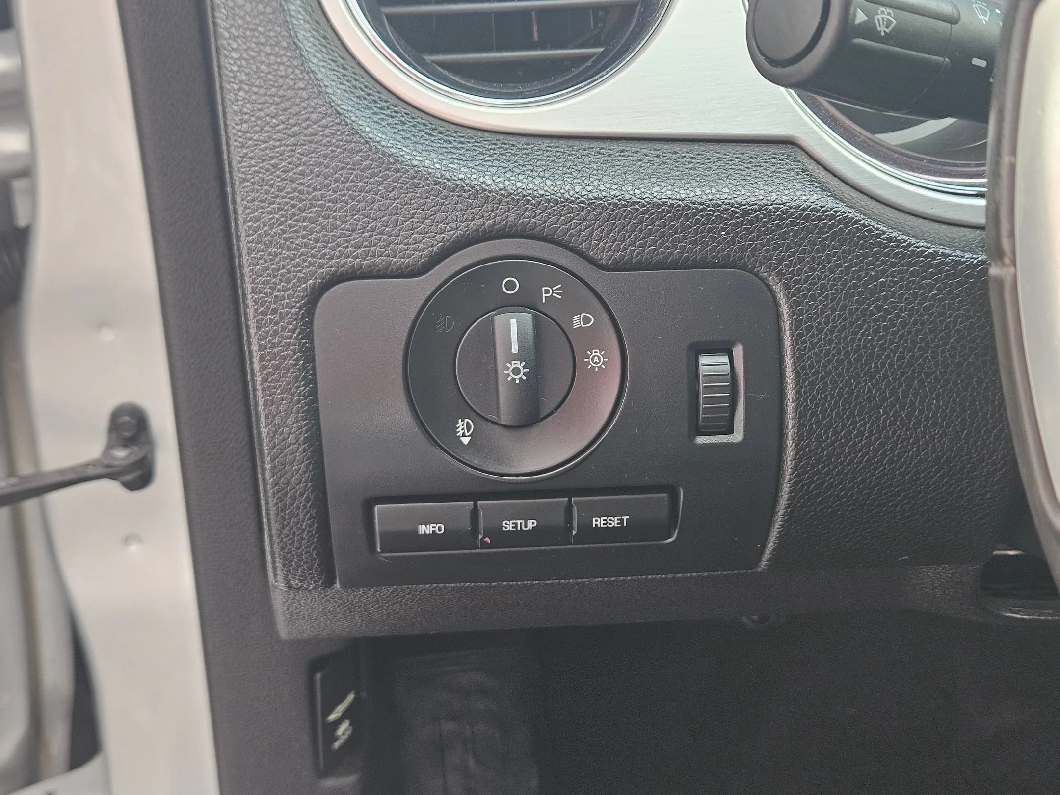 Used 2010 Brilliant Silver Metallic Ford GT Premium image 19