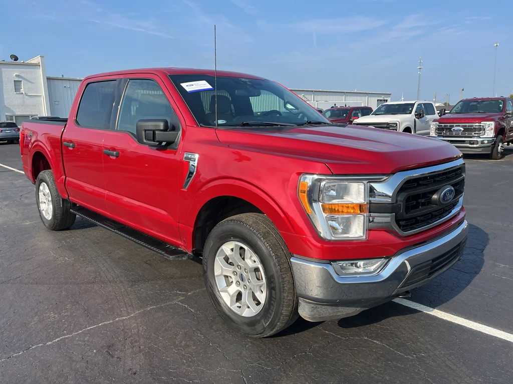 Certified Used 2022 Rapid Red Metallic Tinted Clearcoat Ford XLT image 3
