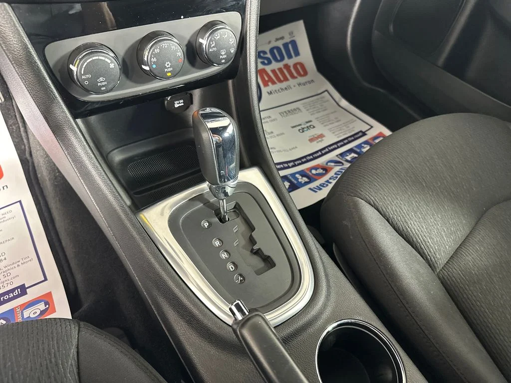 Used 2013 Red Chrysler Touring image 22