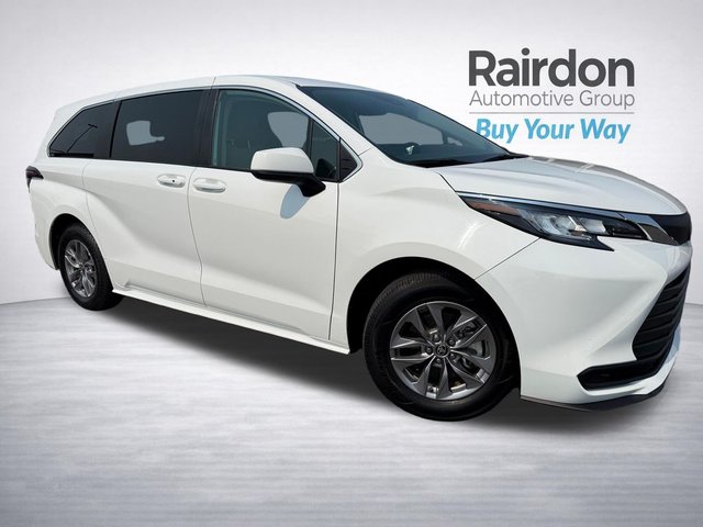 2024 Toyota Sienna LE