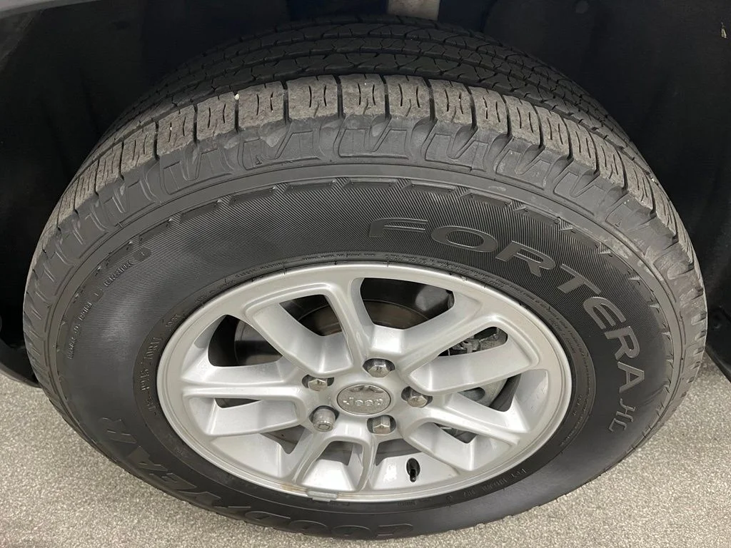 Used 2020 White Jeep Laredo E image 15