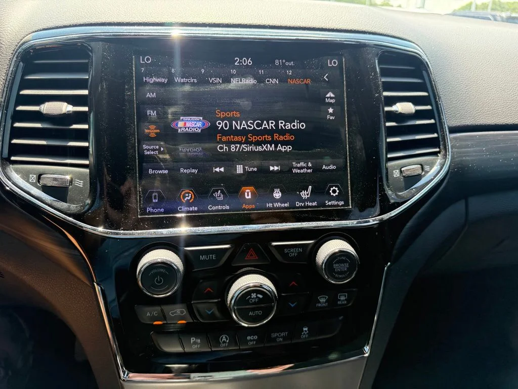 Used 2020 White Jeep Altitude image 9