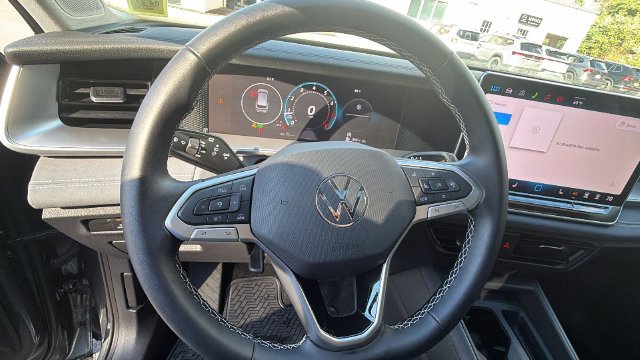 Used 2026 Gray Volkswagen SE image 22