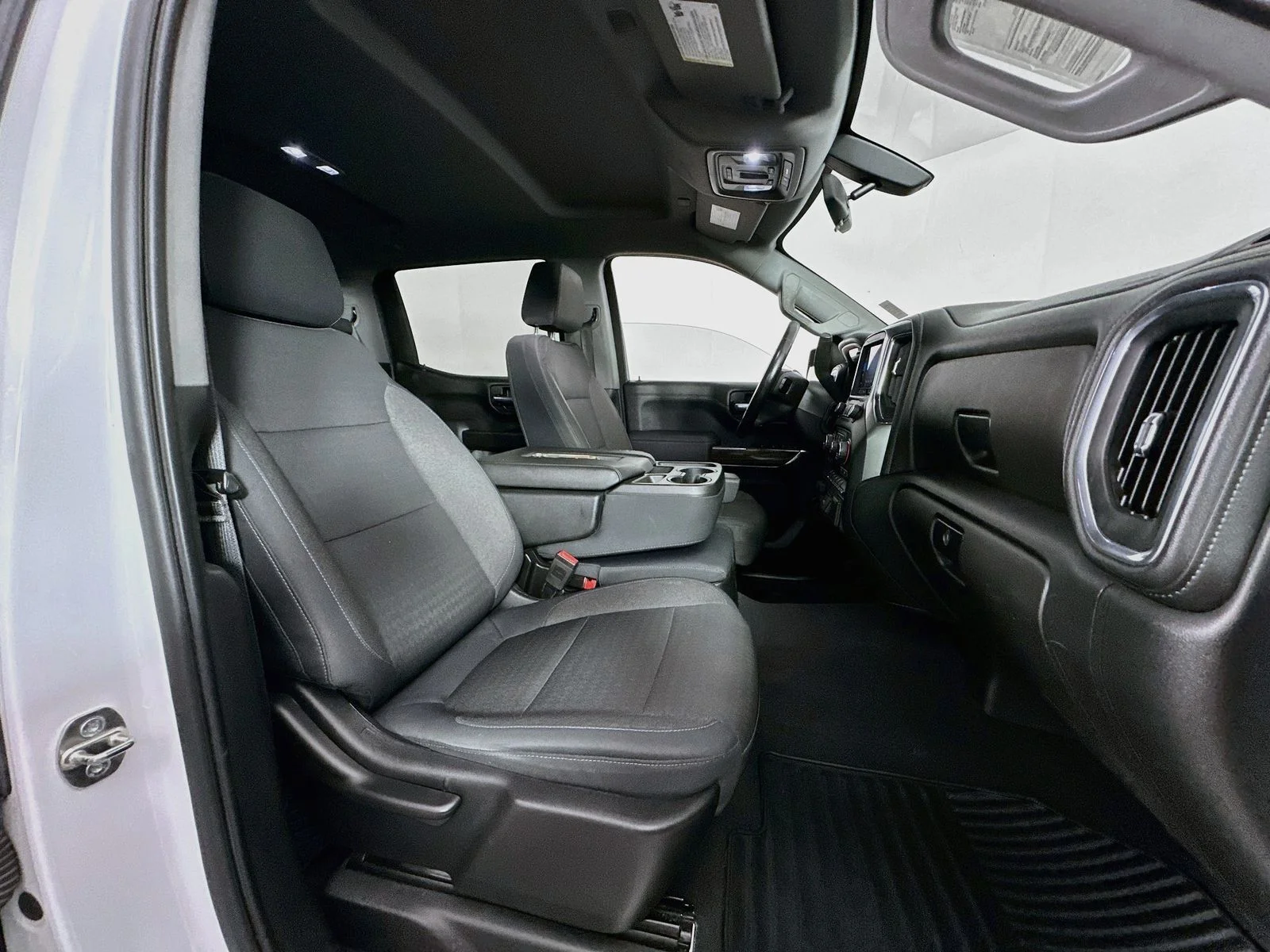 Used 2019 Summit White Chevrolet LT image 29