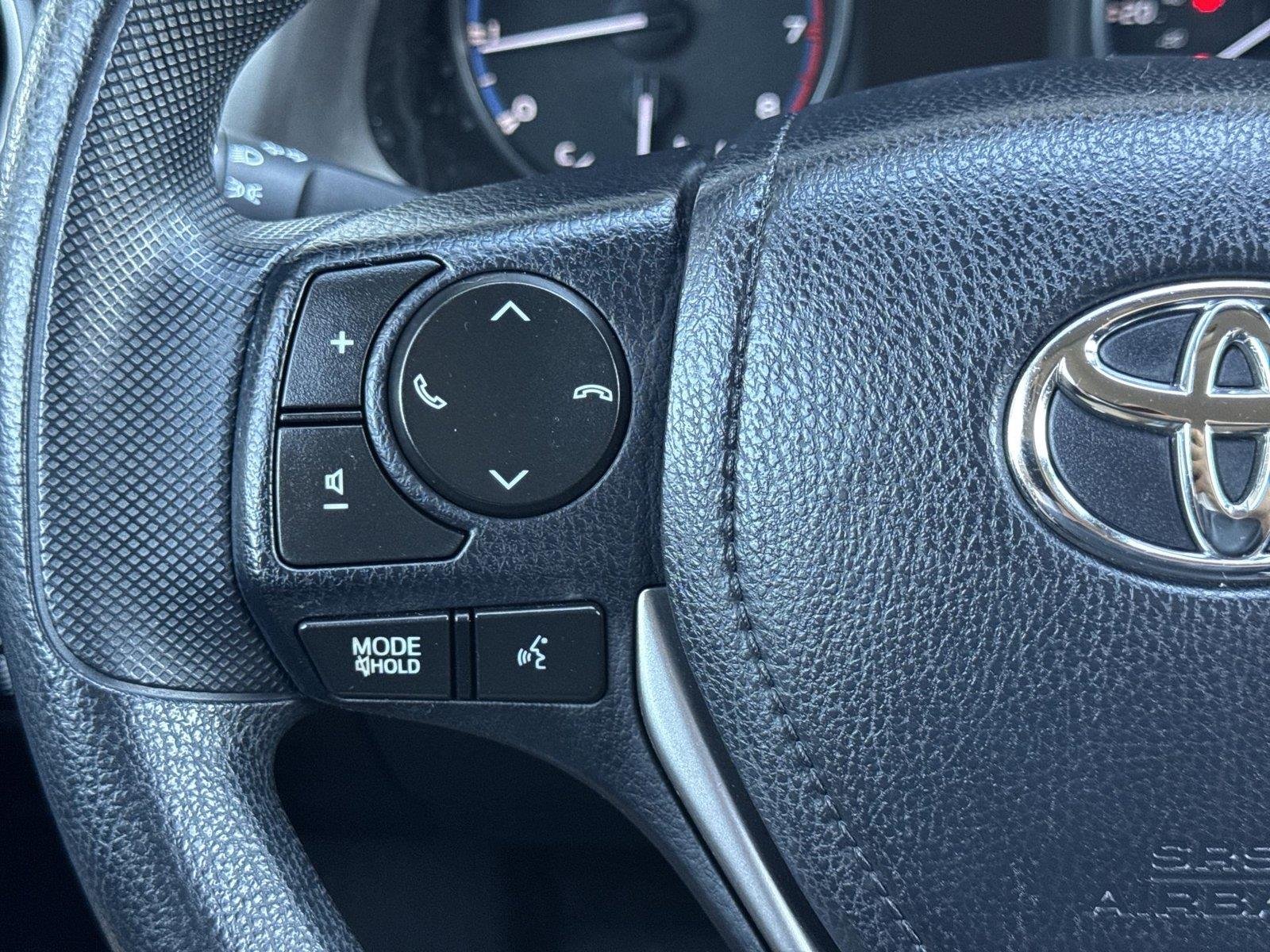 2017 Toyota RAV4 LE - Photo 17