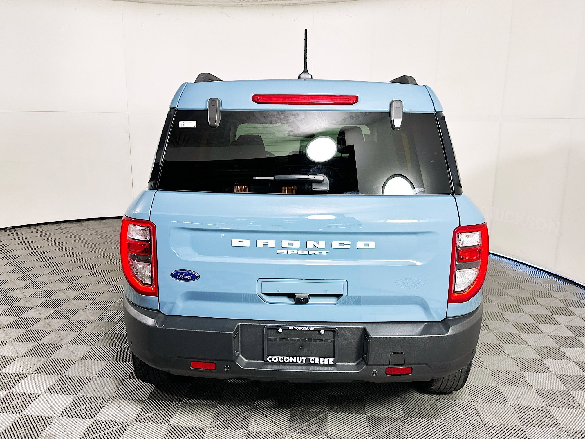 2023 Ford Bronco thumbnail 6