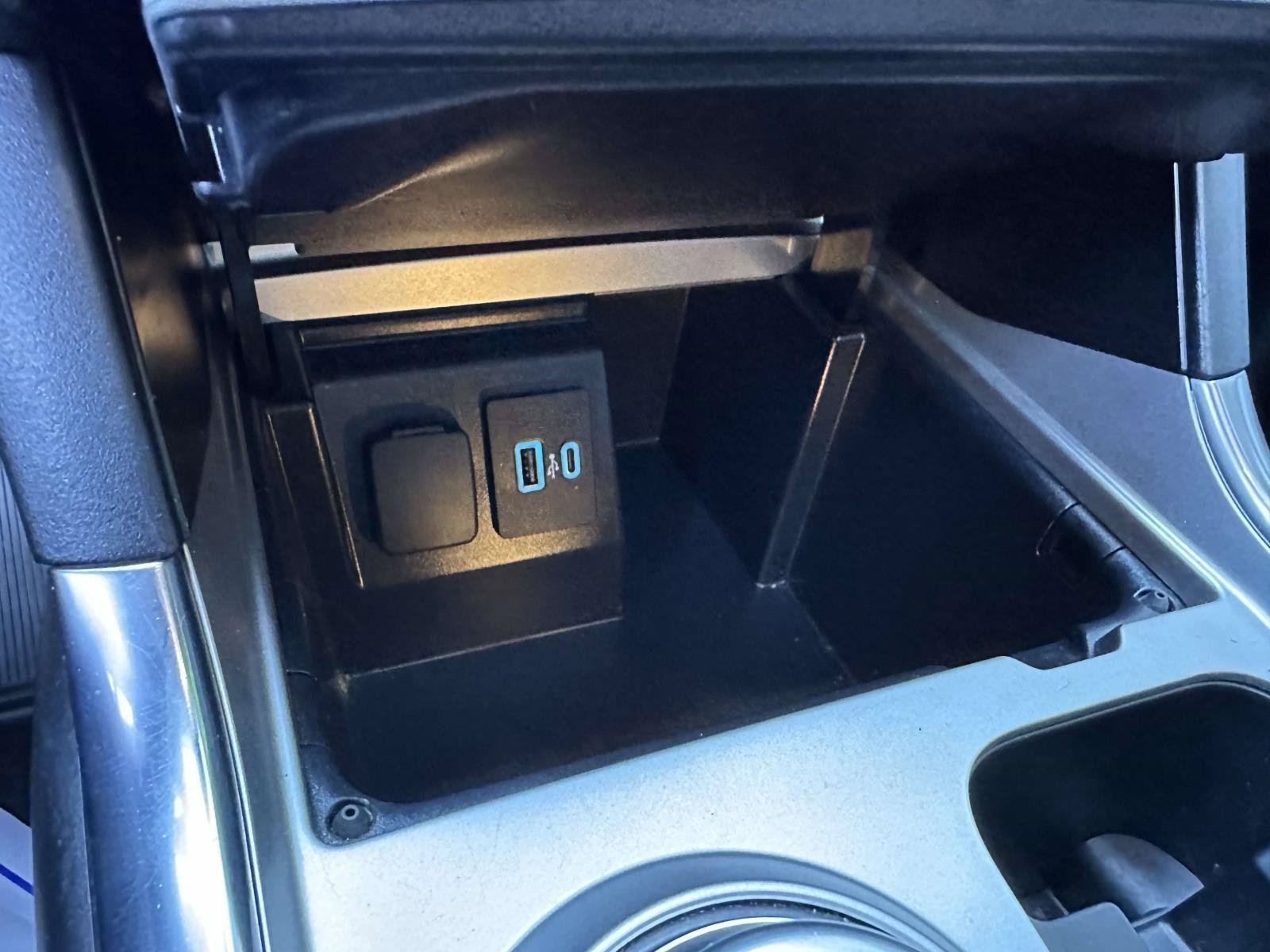 Used 2023 White Ford Limited image 24