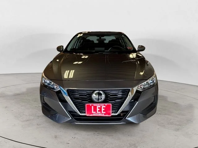 Used 2023 Gray Nissan SV image 9