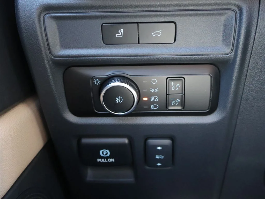 Used 2024 Gray Ford Limited image 33