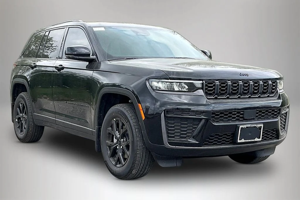 New 2026 Diamond Black Crystal Pearl-Coat Exterior Paint Jeep Altitude image 1