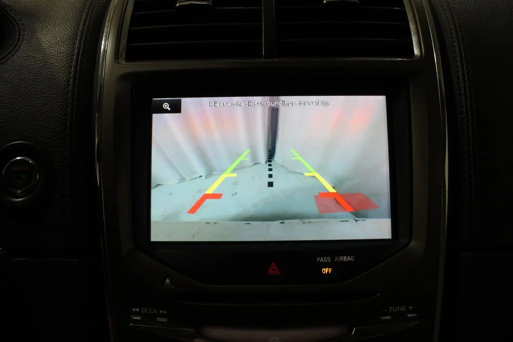 Used 2012 Beige Lincoln Base image 4