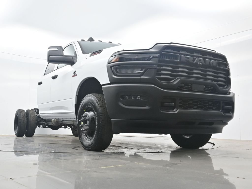 New 2026 Bright White Clearcoat RAM Tradesman image 33