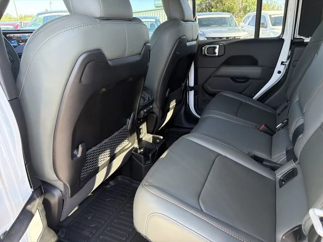Used 2025 White Jeep Mojave image 11