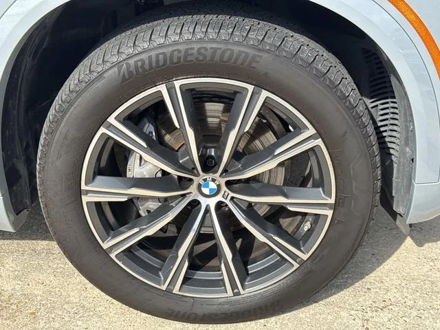 Used 2026 Gray BMW sDrive40i image 6