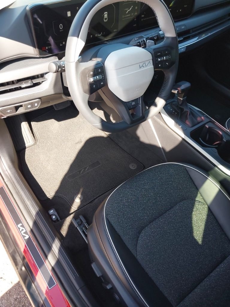 Used 2025 Red Kia GT-Line image 6