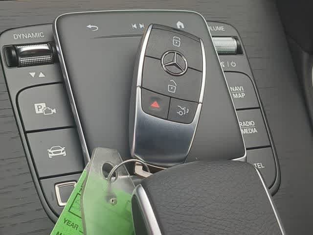 Used 2025 Black Mercedes-Benz GLE 580 image 36