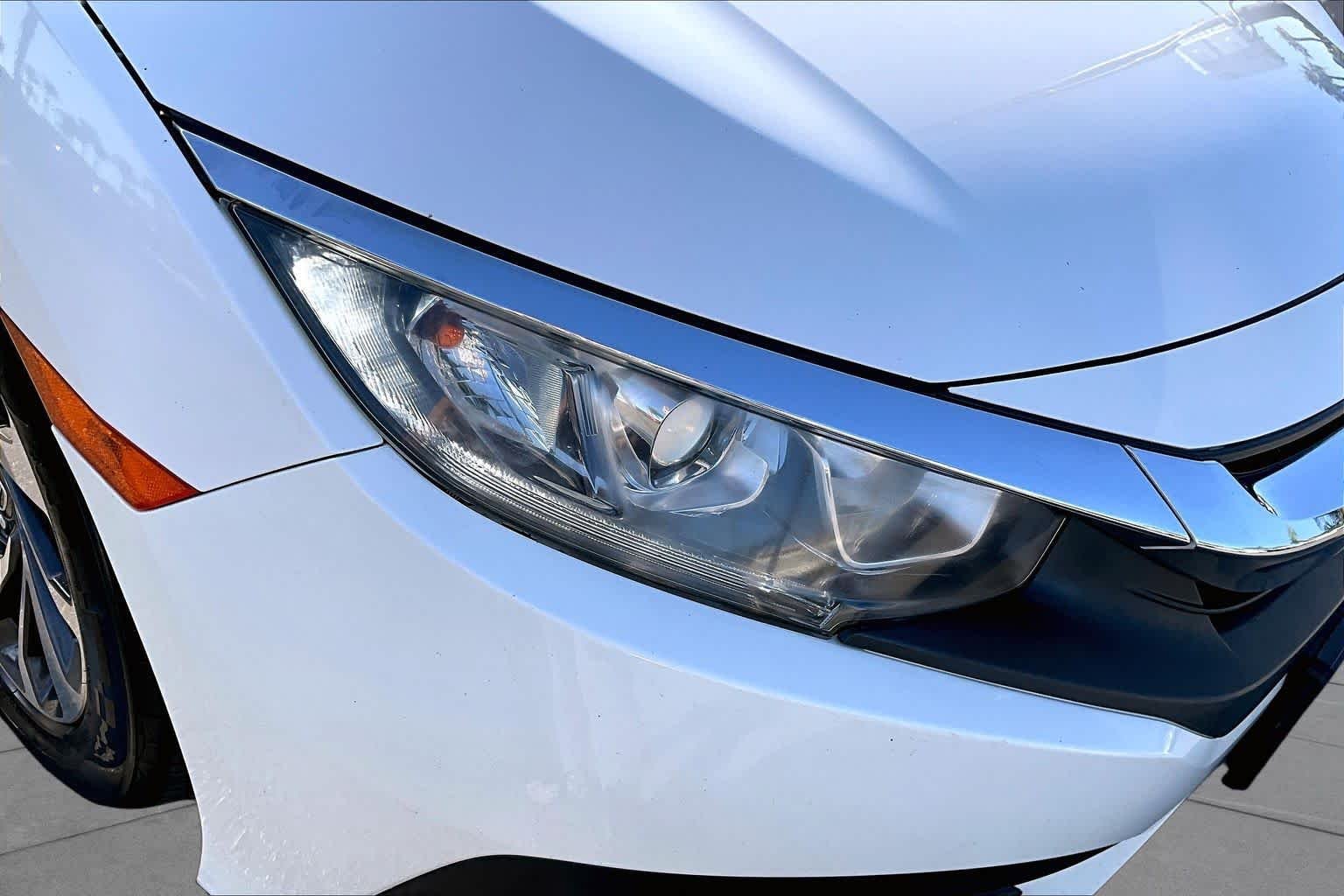 Used 2018 WHITE ORCHID PEARL Honda EX image 26