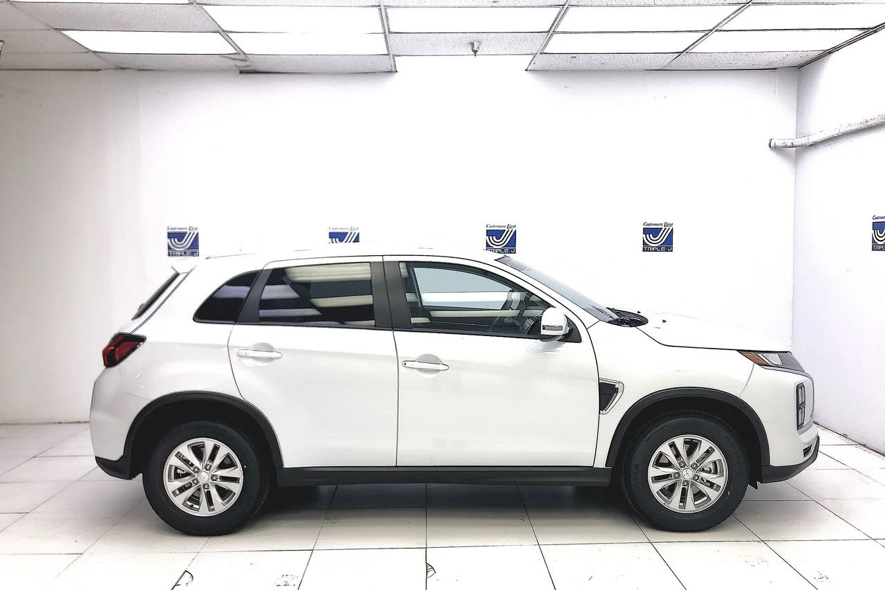 New 2025 White Diamond Mitsubishi S image 8