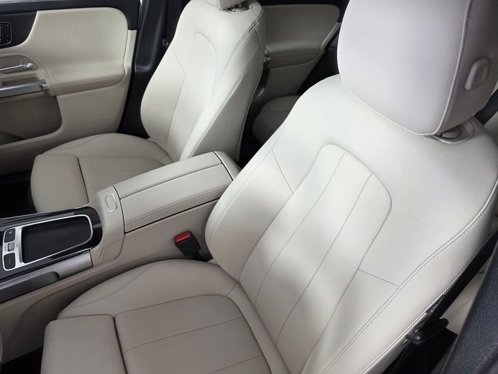 New 2026 Polar White Mercedes-Benz GLB 250 image 24