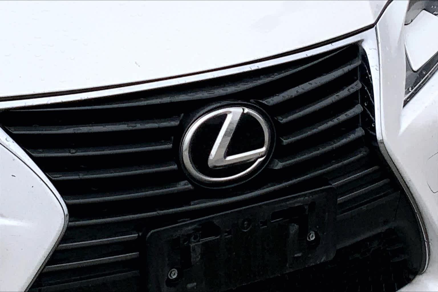 Used 2015 Starfire Pearl Lexus  image 27