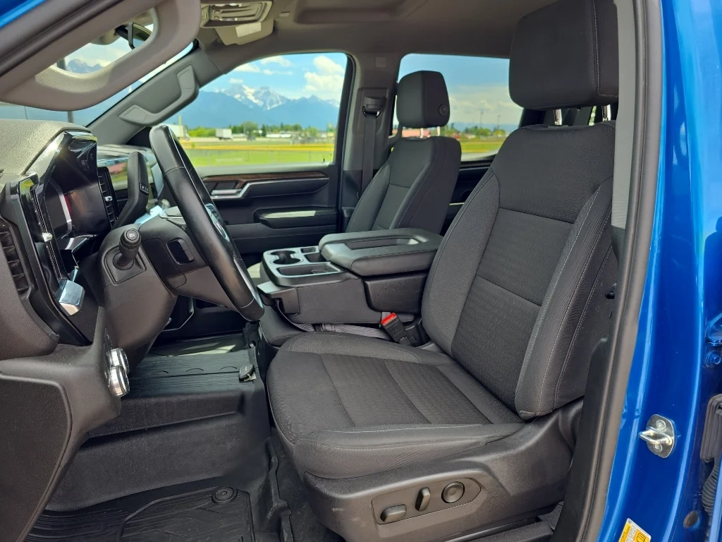 Used 2024 Dynamic Blue Metallic GMC Elevation image 21